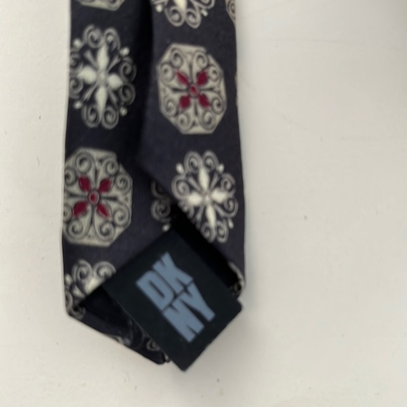 DKNY Black Patterned 100% Silk Tie - Picture 2 of 6